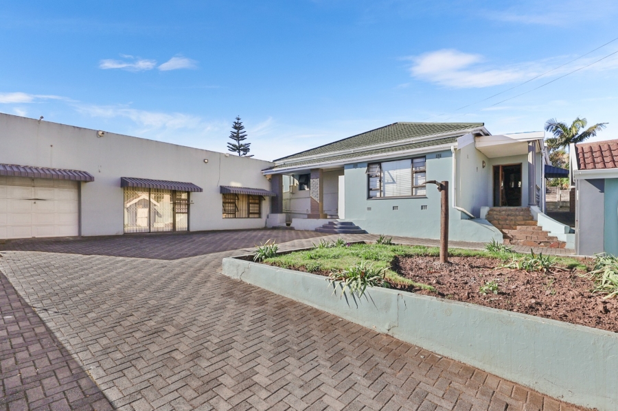 To Let 5 Bedroom Property for Rent in Vincent Eastern Cape